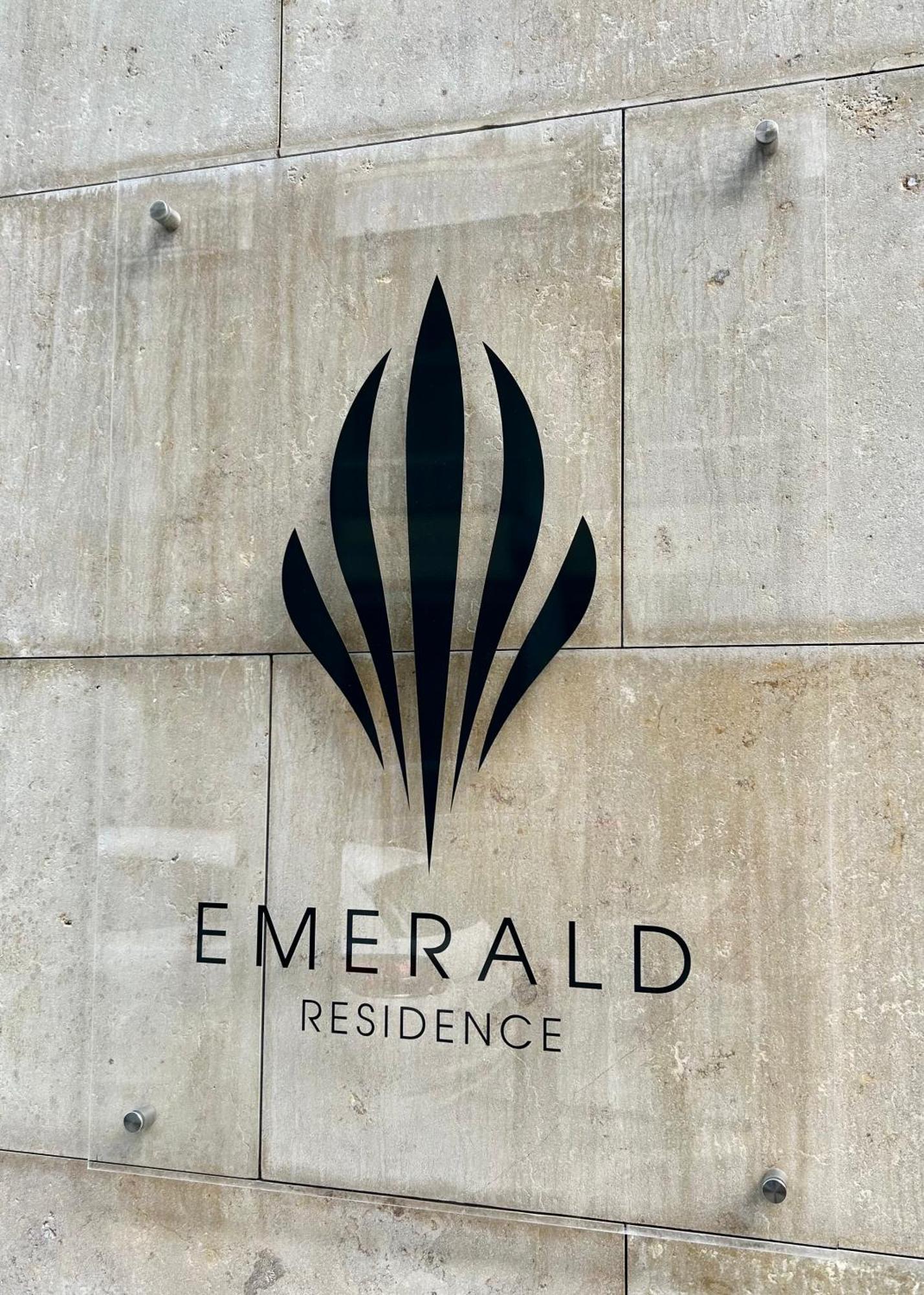 Emerald Luxury